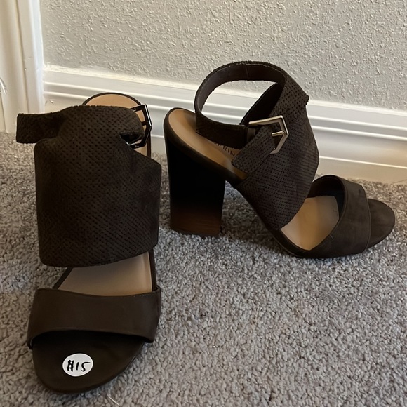 Shoes - Picture 9 of 16